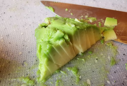 Фото шага рецепта Бутерброд с красной рыбой 189480 шаг 2  