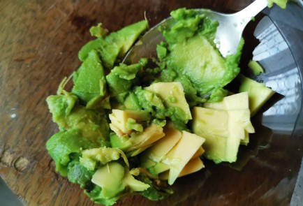 Фото шага рецепта Бутерброд с красной рыбой 189480 шаг 3  