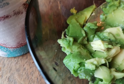 Фото шага рецепта Бутерброд с красной рыбой 189480 шаг 5  