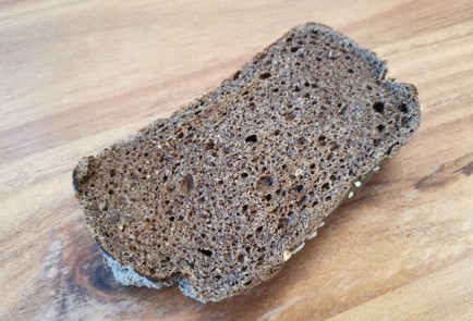 Фото шага рецепта Бутерброд с перепелиным яйцом 186433 шаг 1  