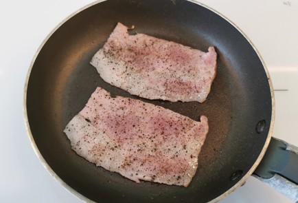 Фото шага рецепта Бутерброд с перепелиным яйцом 186433 шаг 4  