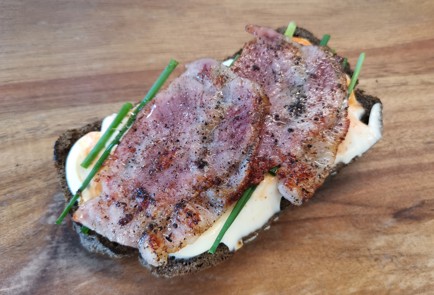 Фото шага рецепта Бутерброд с перепелиным яйцом 186433 шаг 8  