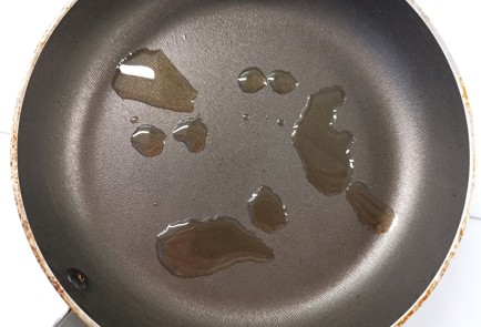 Фото шага рецепта Бутерброд с помидорами 190531 шаг 2  