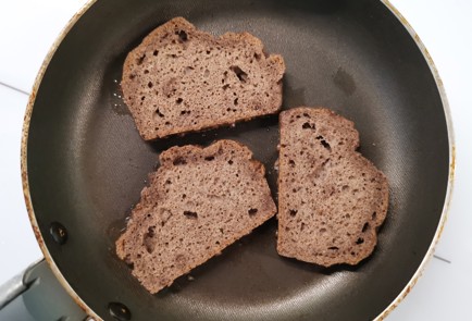 Фото шага рецепта Бутерброд с помидорами 190531 шаг 3  