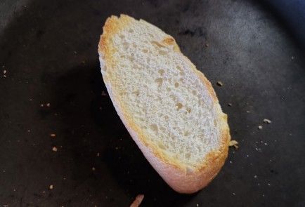 Фото шага рецепта Бутерброд с рыбой 189274 шаг 3  