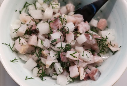 Фото шага рецепта Бутерброд с рыбой 190532 шаг 6  