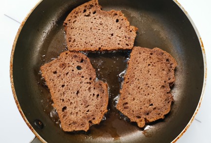 Фото шага рецепта Бутерброд с рыбой 190532 шаг 8  