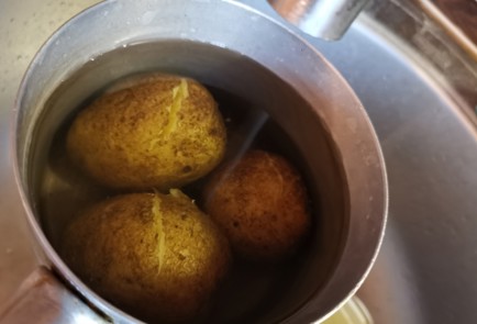 Фото шага рецепта Бутерброд с селедкой 189308 шаг 5  