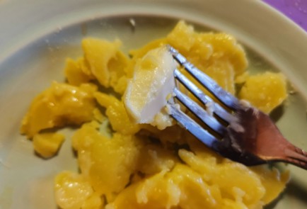 Фото шага рецепта Бутерброд с селедкой 189308 шаг 7  