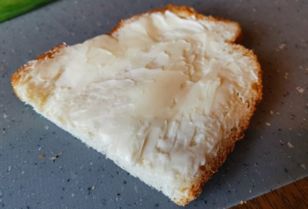 Фото шага рецепта Бутерброд с семгой 189479 шаг 4  