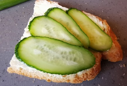 Фото шага рецепта Бутерброд с семгой 189479 шаг 5  