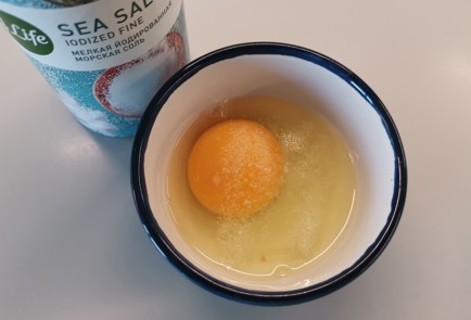 Фото шага рецепта Бутерброд с сыром 190529 шаг 1  