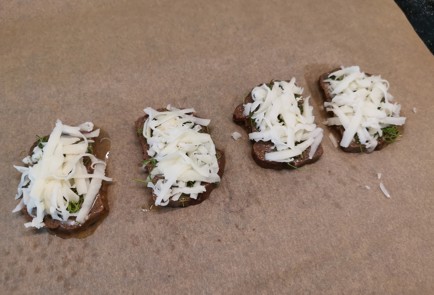 Фото шага рецепта Бутерброд с сыром 190529 шаг 8  