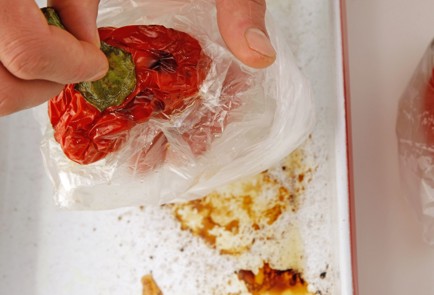 Фото шага рецепта Бутерброд с творожным сыром и печеным перцем 58363 шаг 1  