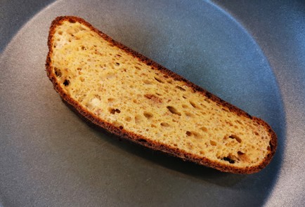 Фото шага рецепта Бутерброд с вялеными помидорами 188877 шаг 2  