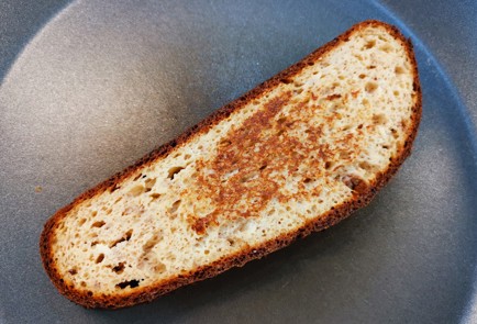 Фото шага рецепта Бутерброд с вялеными помидорами 188877 шаг 3  