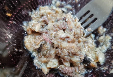 Фото шага рецепта Бутерброд с яичношпротной намазкой 152328 шаг 4  