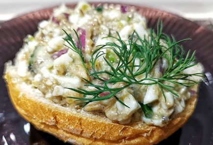 Фото шага рецепта Бутерброд с яичношпротной намазкой 152328 шаг 8  