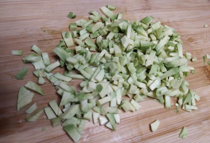 Фото шага рецепта Бутерброд с яйцом авокадо и красной рыбой 188985 шаг 2  