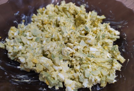 Фото шага рецепта Бутерброд с яйцом авокадо и красной рыбой 188985 шаг 7  