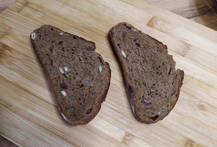 Фото шага рецепта Бутерброд с яйцом авокадо и красной рыбой 188985 шаг 8  