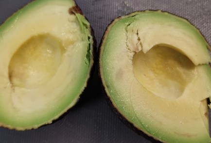 Фото шага рецепта Бутербродная намазка из авокадо и вяленых помидоров 152670 шаг 1  