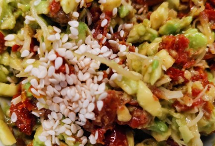 Фото шага рецепта Бутербродная намазка из авокадо и вяленых помидоров 152670 шаг 10  