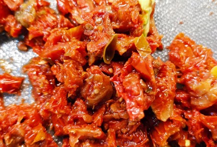 Фото шага рецепта Бутербродная намазка из авокадо и вяленых помидоров 152670 шаг 7  