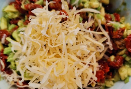 Фото шага рецепта Бутербродная намазка из авокадо и вяленых помидоров 152670 шаг 9  