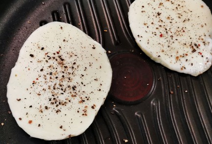 Фото шага рецепта Бутерброды из сыра халуми 174150 шаг 3  