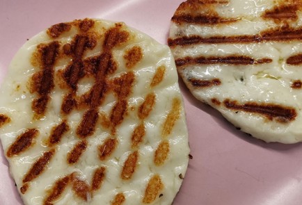 Фото шага рецепта Бутерброды из сыра халуми 174150 шаг 5  