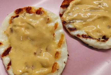 Фото шага рецепта Бутерброды из сыра халуми 174150 шаг 6  