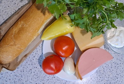 Фото шага рецепта Бутерброды минипицца 186595 шаг 1