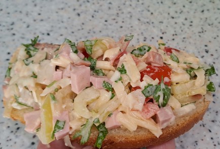 Фото шага рецепта Бутерброды минипицца 186595 шаг 11