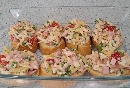 Фото шага рецепта Бутерброды минипицца 186595 шаг 12