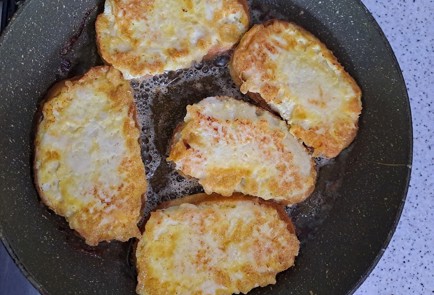 Фото шага рецепта Бутерброды на сковороде с сыром и куриным фаршем 189960 шаг 10  