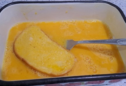 Фото шага рецепта Бутерброды на сковороде с сыром и куриным фаршем 189960 шаг 8  