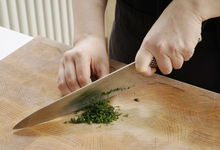 Фото шага рецепта Бутерброды с икрой укропом и сметаной 152955 шаг 3  