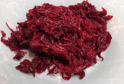 Фото шага рецепта Бутерброды с килькой пряного посола 189244 шаг 2