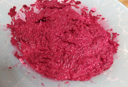 Фото шага рецепта Бутерброды с килькой пряного посола 189244 шаг 5