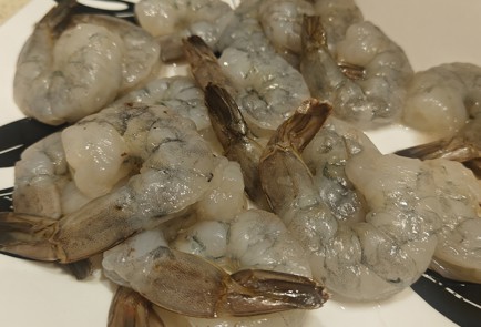 Фото шага рецепта Бутерброды с креветками 191387 шаг 1  