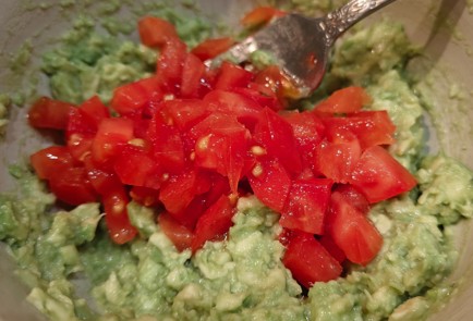 Фото шага рецепта Бутерброды с креветками 191387 шаг 11  