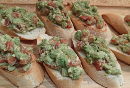 Фото шага рецепта Бутерброды с креветками 191387 шаг 13  