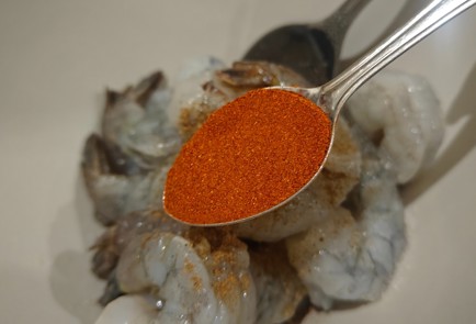 Фото шага рецепта Бутерброды с креветками 191387 шаг 3  