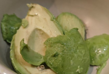 Фото шага рецепта Бутерброды с креветками 191387 шаг 9  