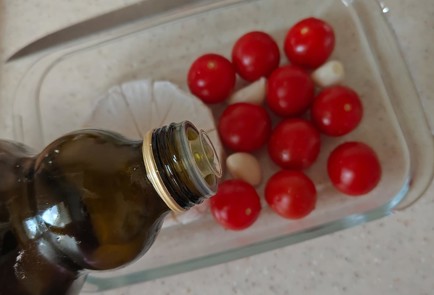 Фото шага рецепта Бутерброды с печеными черри и сыром камамбер 189359 шаг 6  