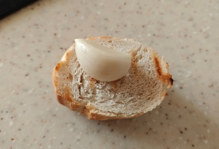 Фото шага рецепта Бутерброды с печенью трески 189228 шаг 11  