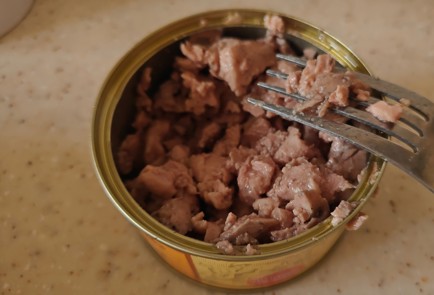 Фото шага рецепта Бутерброды с печенью трески 189228 шаг 4  