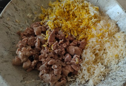 Фото шага рецепта Бутерброды с печенью трески 189228 шаг 5  