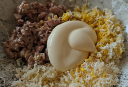 Фото шага рецепта Бутерброды с печенью трески 189228 шаг 6  